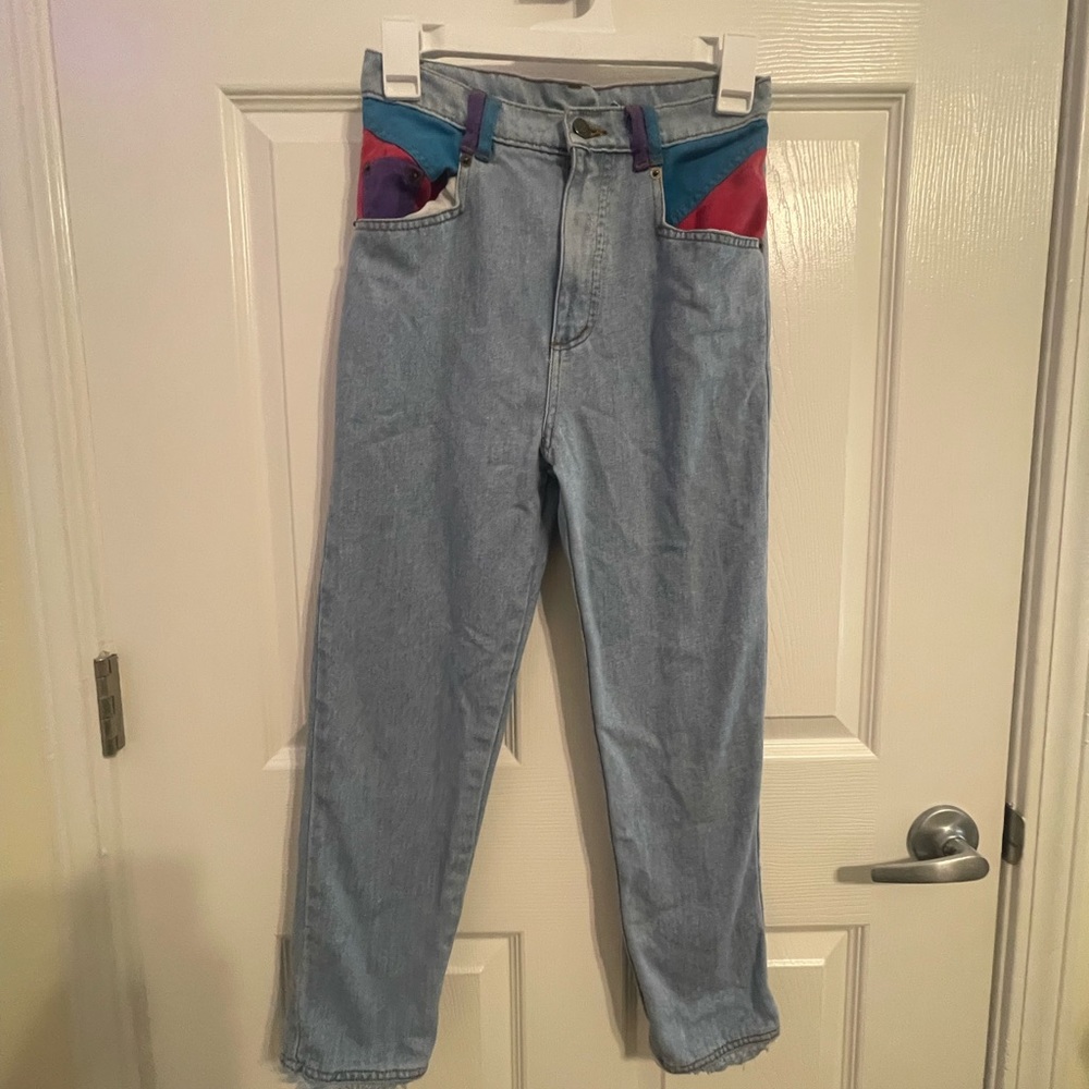 CUTE VINTAGE JEANS 
With functional zippers